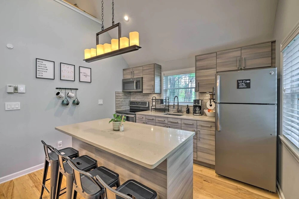 Near Lakes & Resorts: Pet-friendly Long Pond Abode