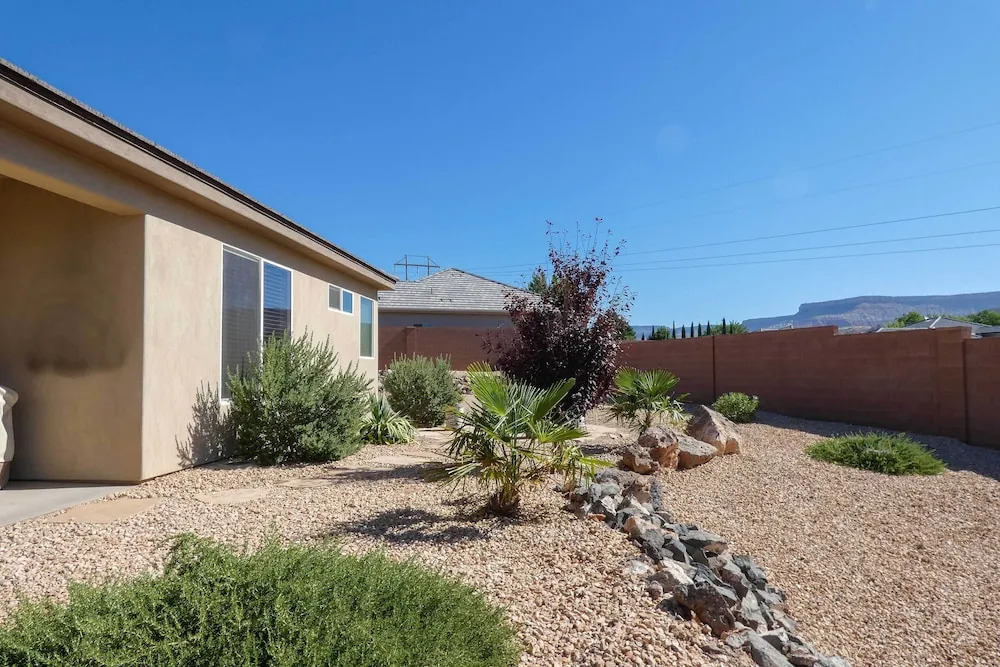 La Verkin Home w/ Hot Tub, Kayaks, & Bikes!