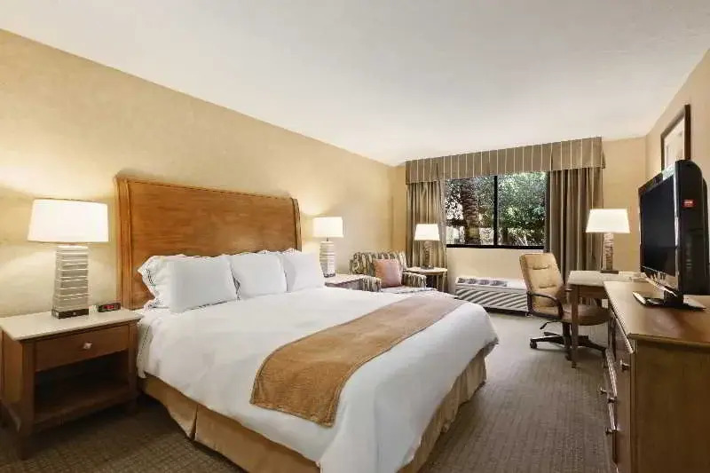 Phoenix Place Hotel & Suites