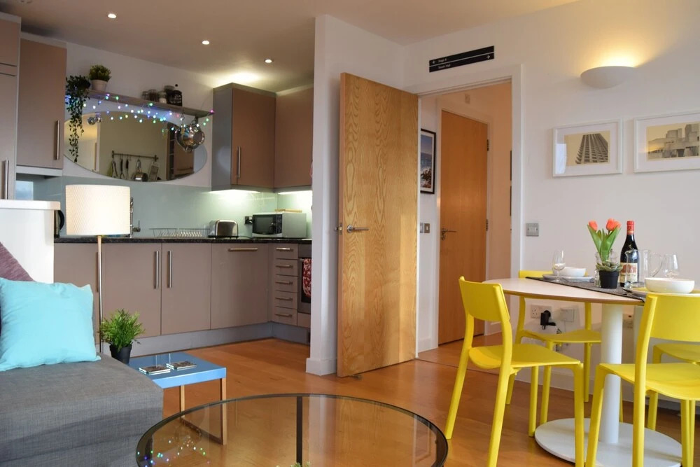 City Views 1 Bedroom Apartment in Shadwell