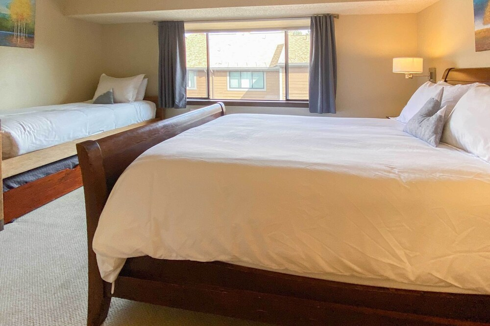Park Place Deer Camp Condo: Ski-In, Walk To Main St, Lift