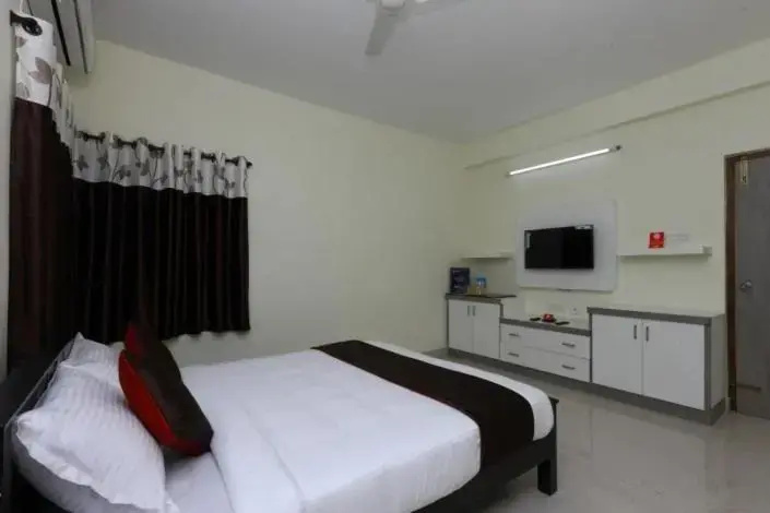 THE POSH RESIDENCY, ECR