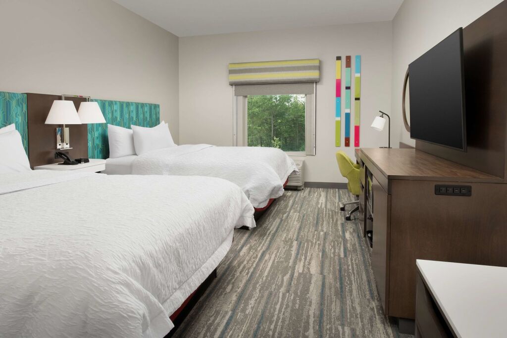 Hampton Inn & Suites Charlotte Airport Lake Pointe