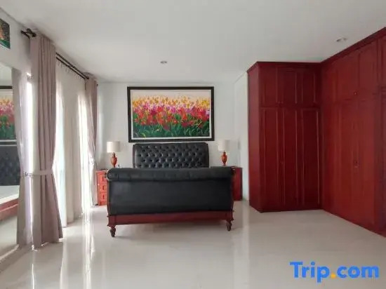 Treevilla 3 Bedrooms Home with Private Pool in South Jakarta