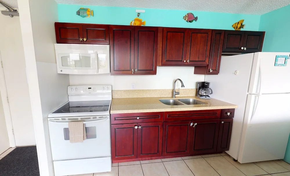 Deluxe Condo Near Waikiki Beach - Free Parking
