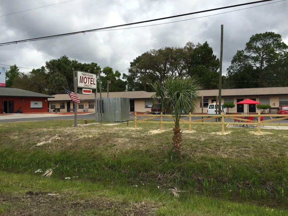Three Rivers Motel