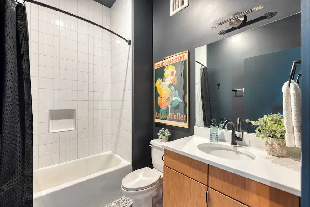 Sleeps 16 2 Homes Next Door + Walk to Dining & Music Lischey Loft & The Bloom House by Avantstay