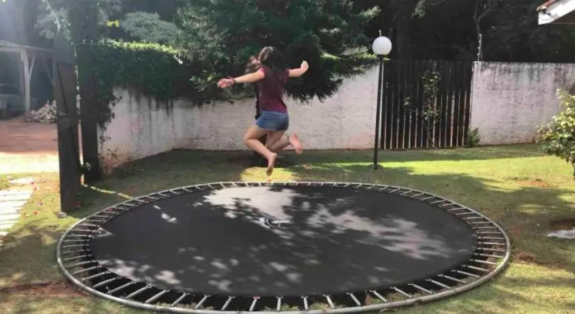 Arraiá é aqui, 65km de SP com Internet que funciona verdade 300 MB fibra com cama elástica gigante e fogueira