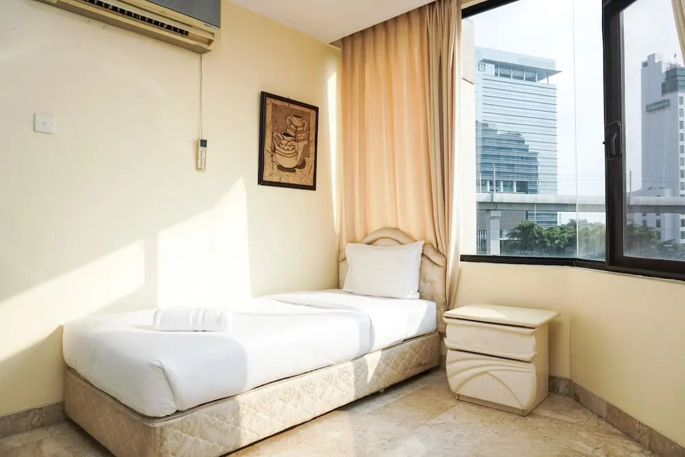 2Br with Pool View at Beverly Tower Apartment
