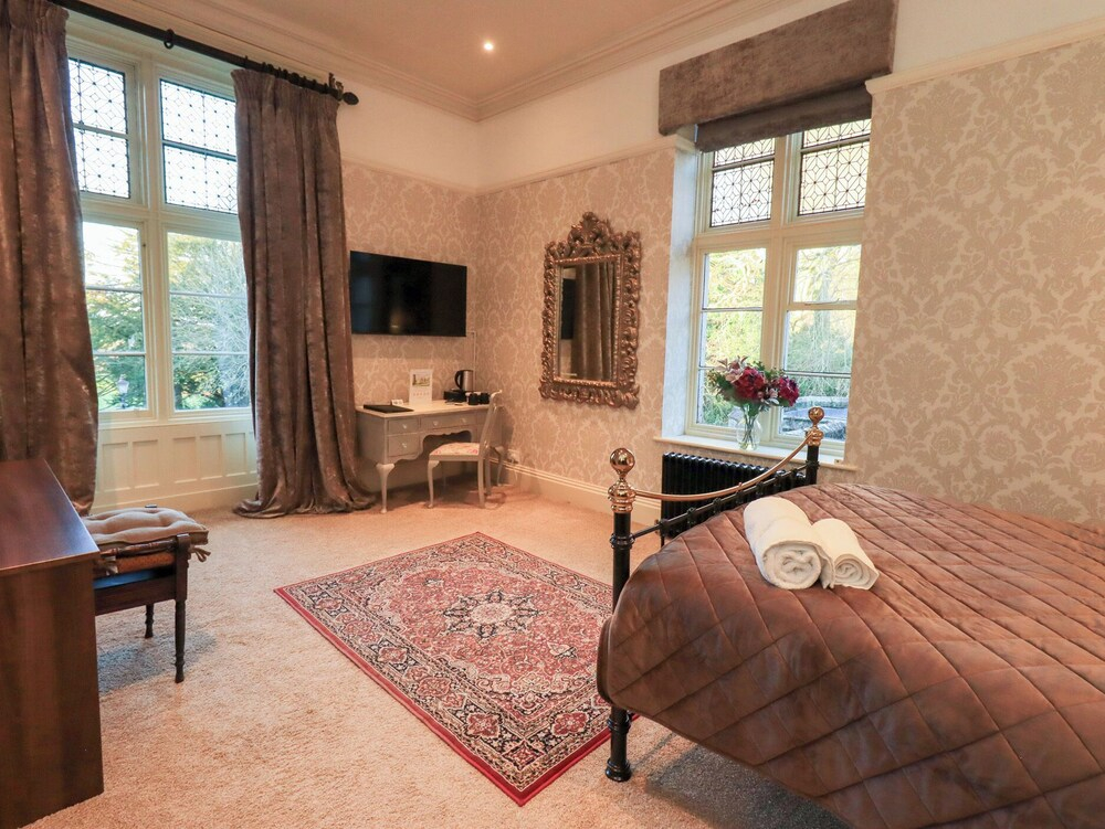 Summerlands Hall Gothic Apartment