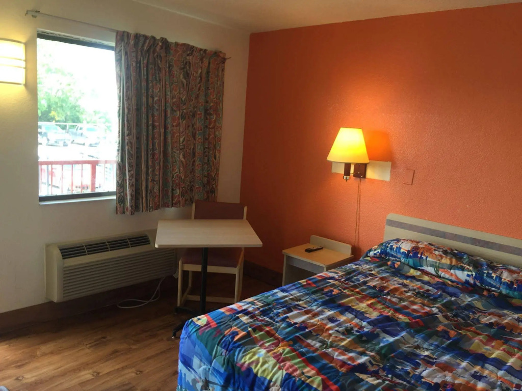 Royal Inn Columbia