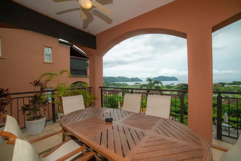 Altavista 5D 3 Bdr 2 bth Ocean View Condo