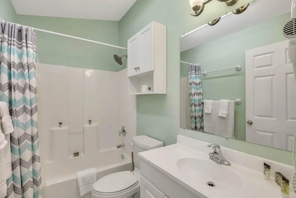 4BR Beach-Central Duplex by RedAwning