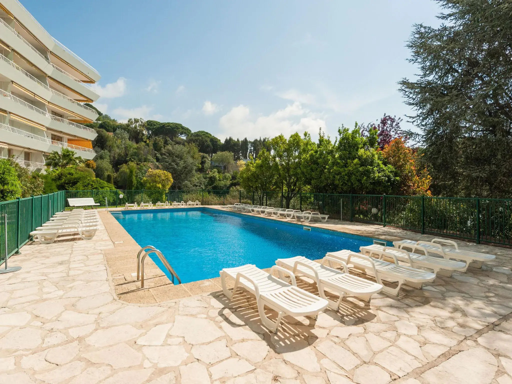 Scenic apartment in Cannes with private terrace