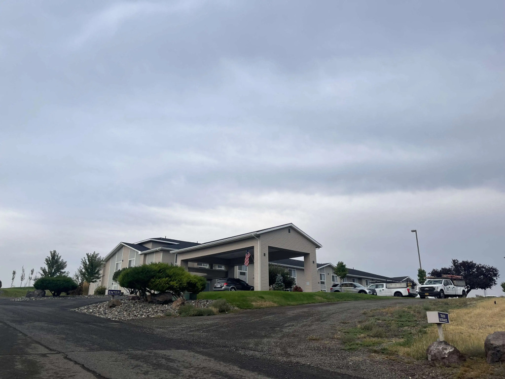 Eagle's View Inn & Suites