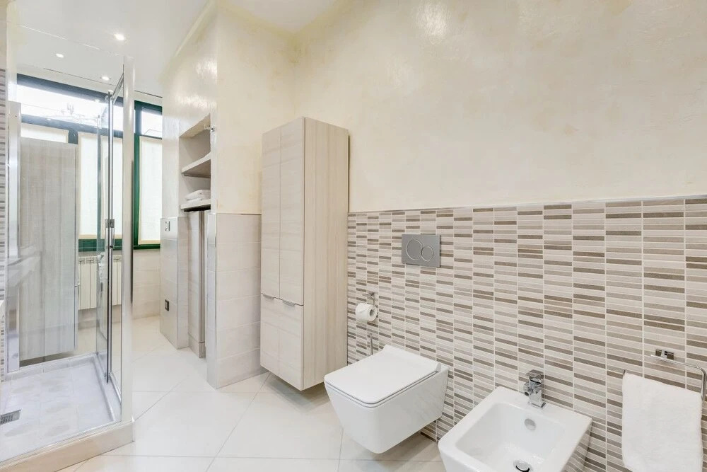 Spacious and Modern 3 bed Flat in Central Location