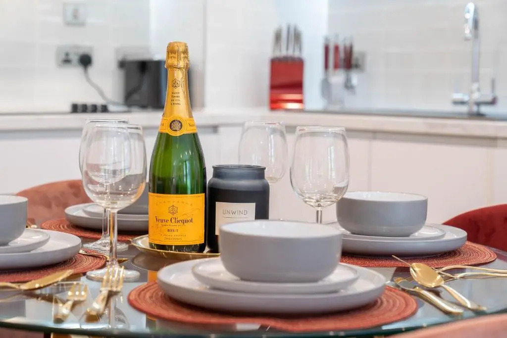 CALIBER STAYS Apartments & Homes - The Athena Suite- 1 Bedroom Serviced Apartment - City Centre