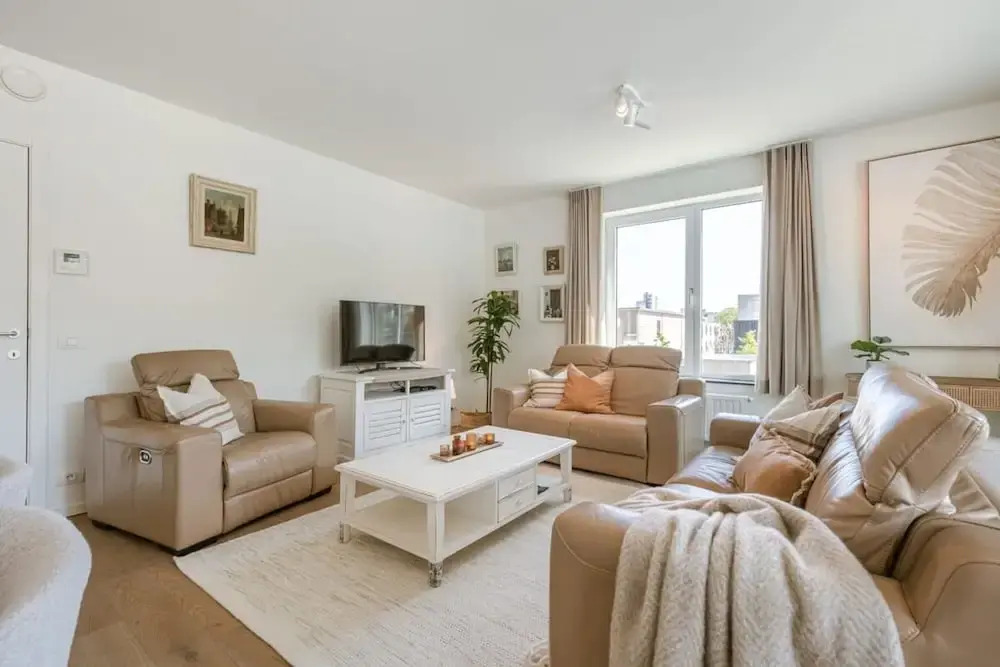 A Luminous Apartment Near the Marina