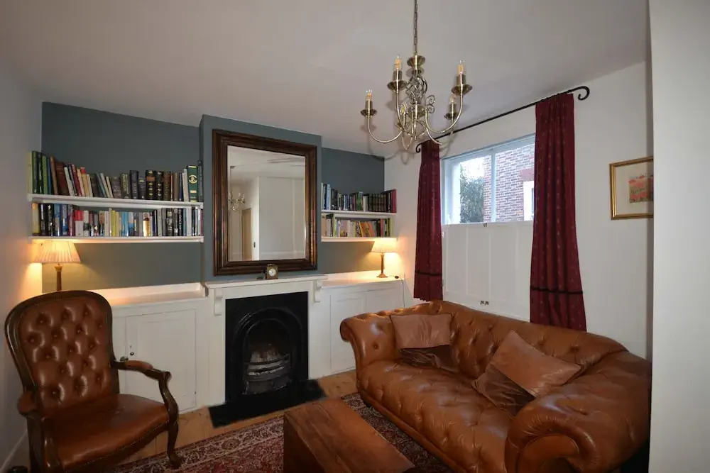 Delightful Cottage In Sandwich - One Bedroom