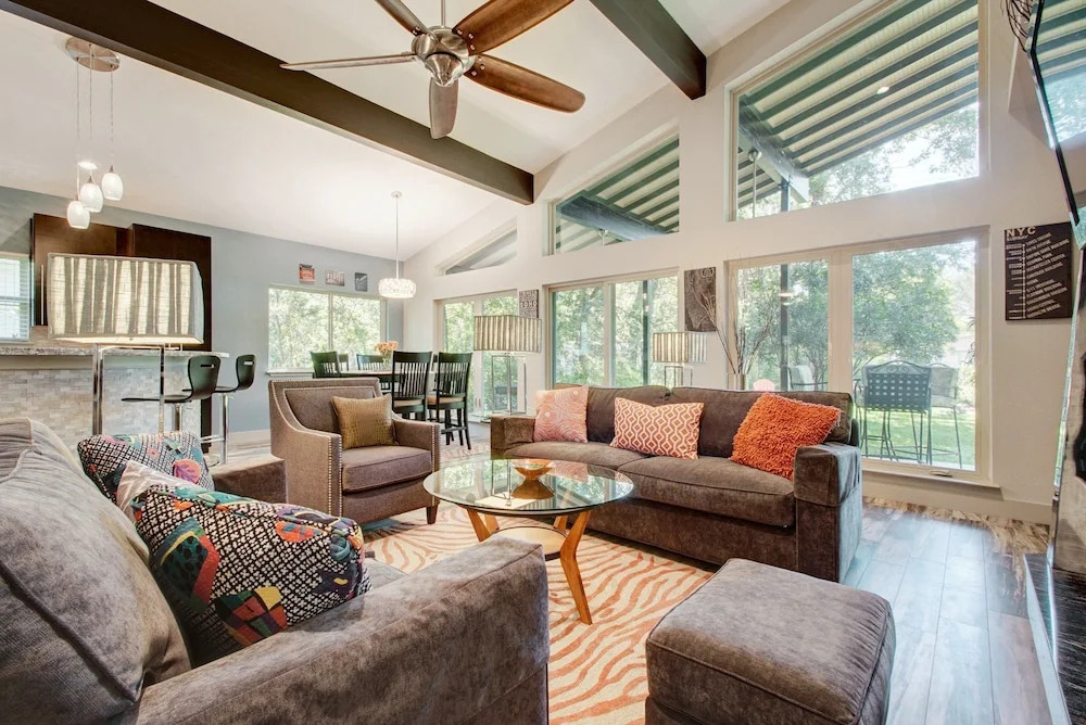 3BR Tree Shaded Home in Austin by RedAwning
