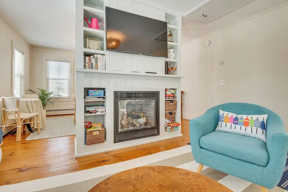 < 1 Mi to Beach! Kennebunk Cottage w/ Yard