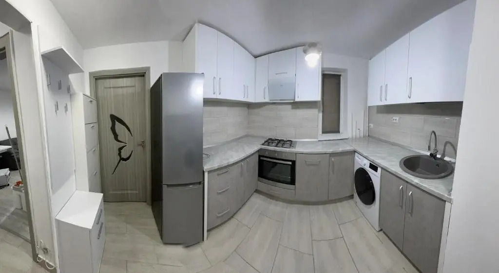 apartament cu 3 camere in zona linistita