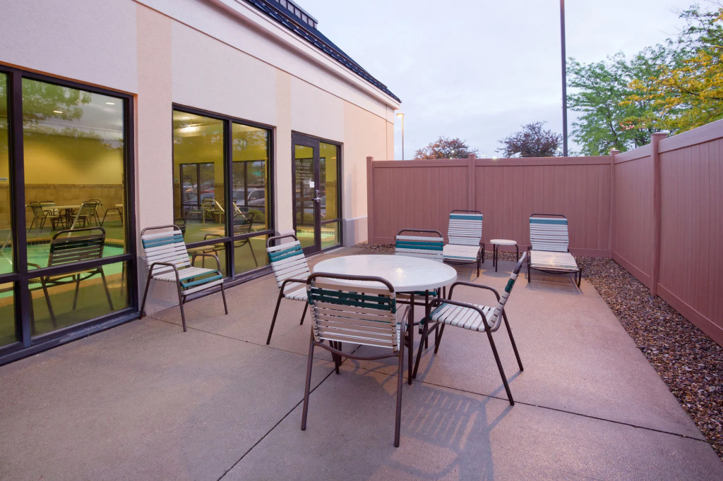 Holiday Inn Express Hotel & Suites Cedar Rapids I-380 at 33rd Avenue by IHG
