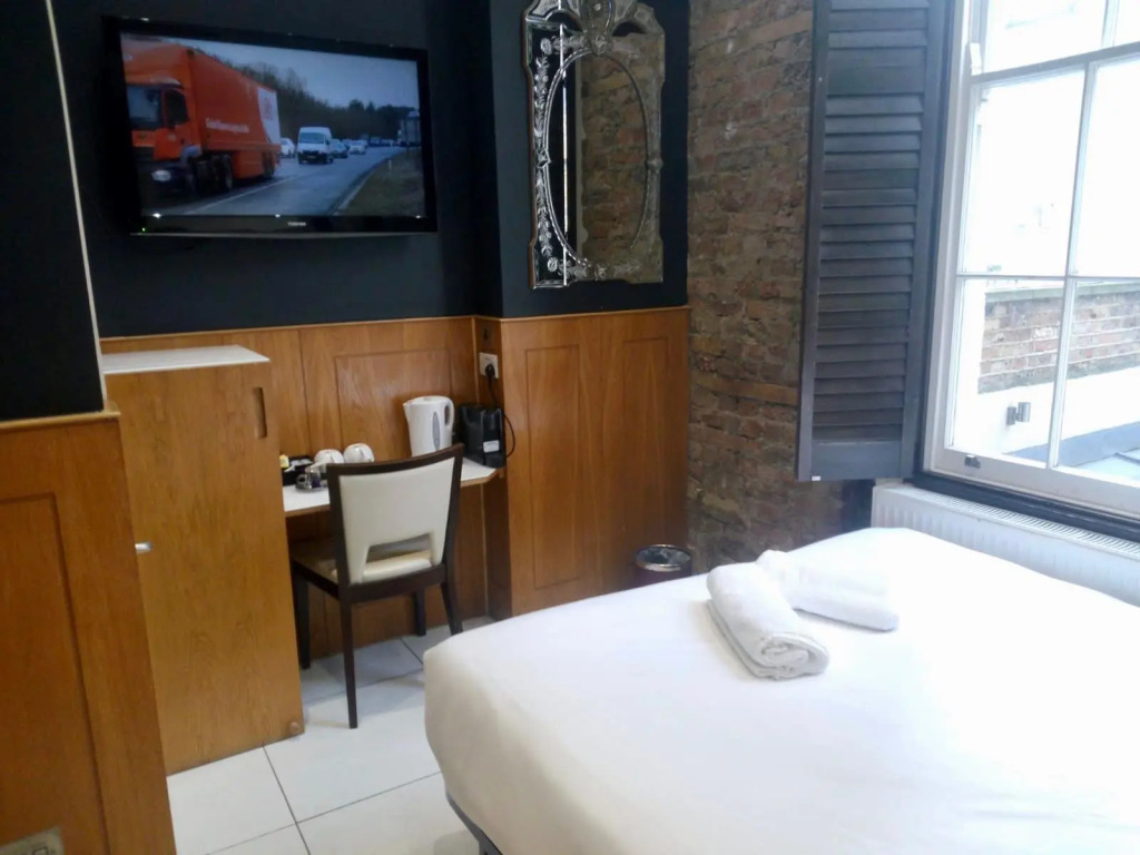The Melville Hotel by Rokxy- Kings Cross