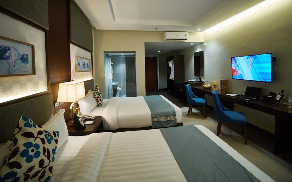 J7 Plaza Hotel