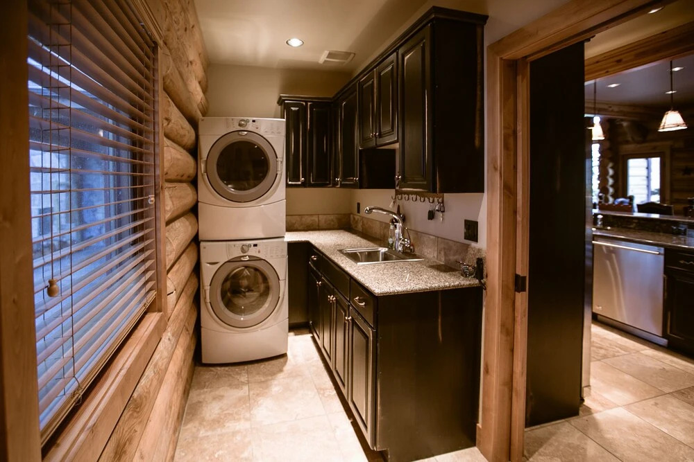 Miracle Lodge - Four Bedroom Cabin with Hot Tub