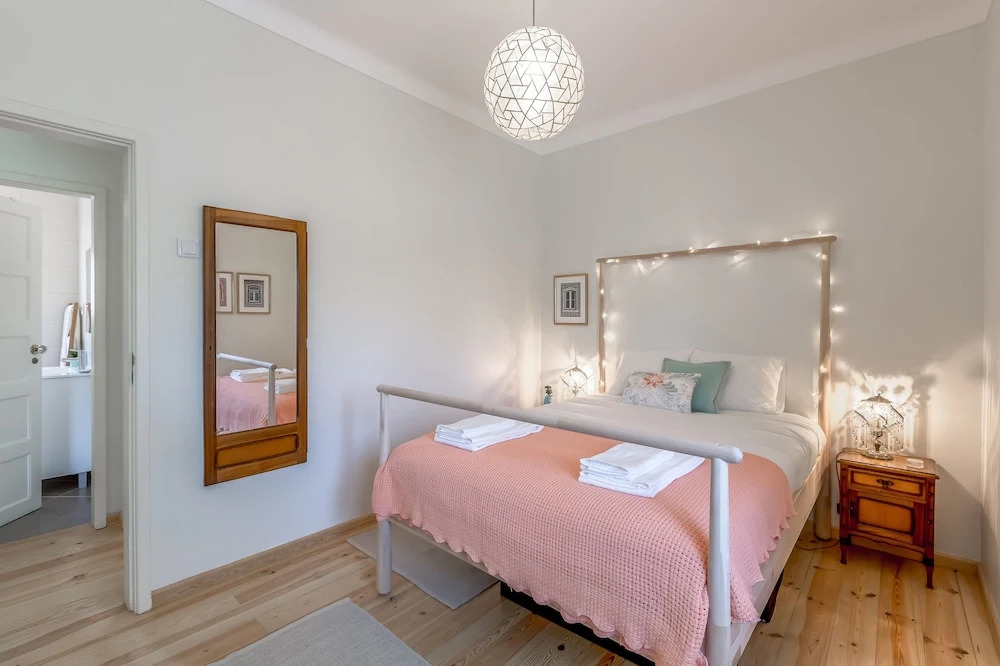 Sunny, Bright and Quiet Apartment, By TimeCooler