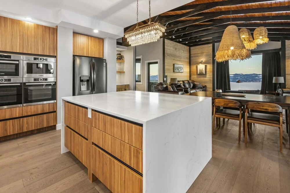 Chalet Monashee - Brand New High-End Property with Amazing Views