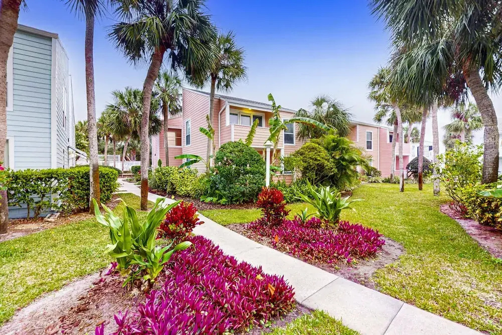 Spacious Condo With 2 Private Balconies, Beach Access and Pool