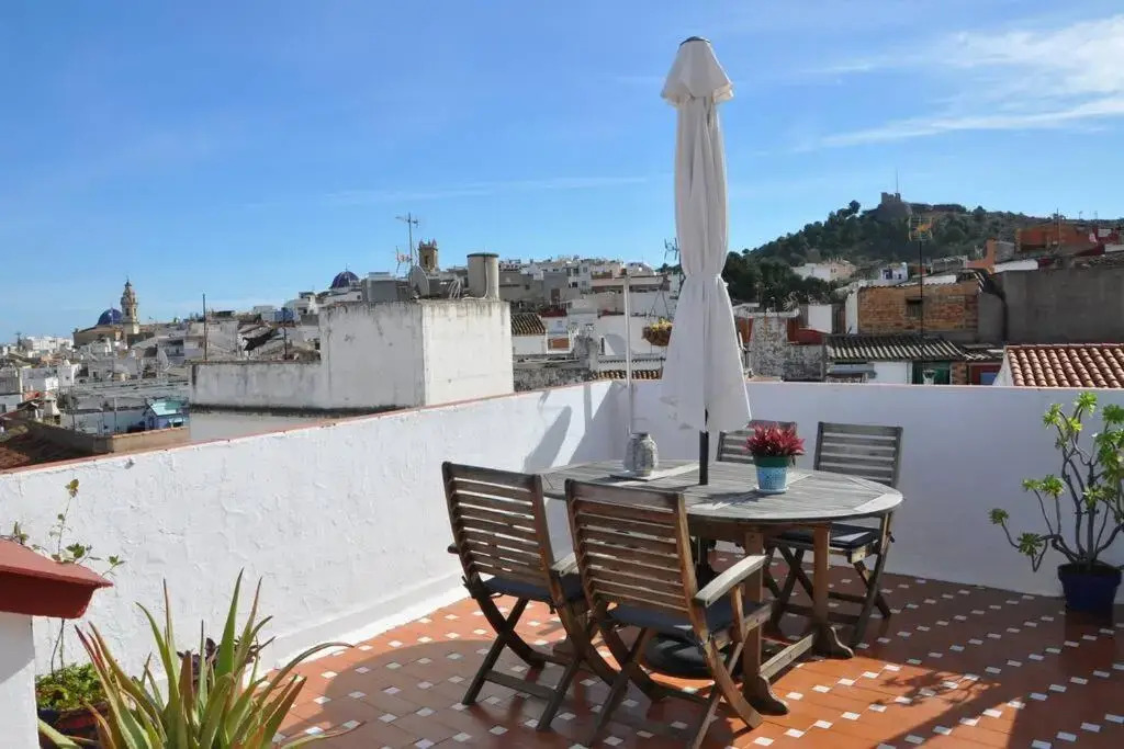 Quirky townhouse with a seaview roof terrace