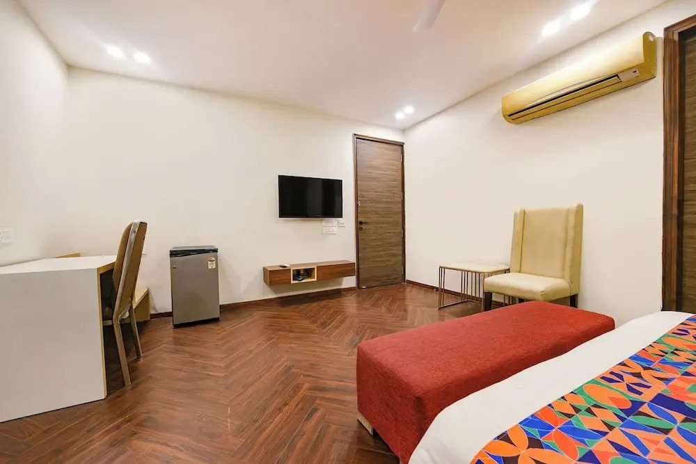 FabHotel Micasa Near Leisure Valley Park - Iffco Chowk