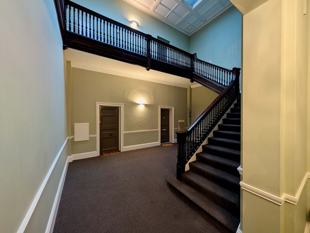 Elegant 2-bed Flat in Shenfield