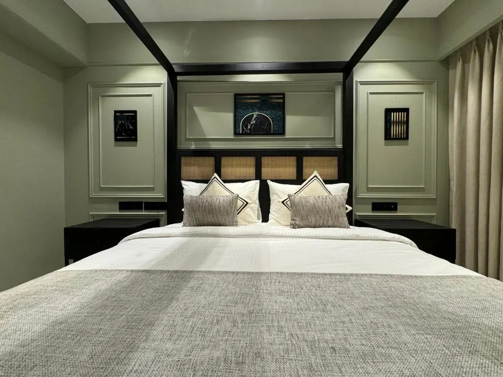 Hotel Mumbai House, Valnai Malad