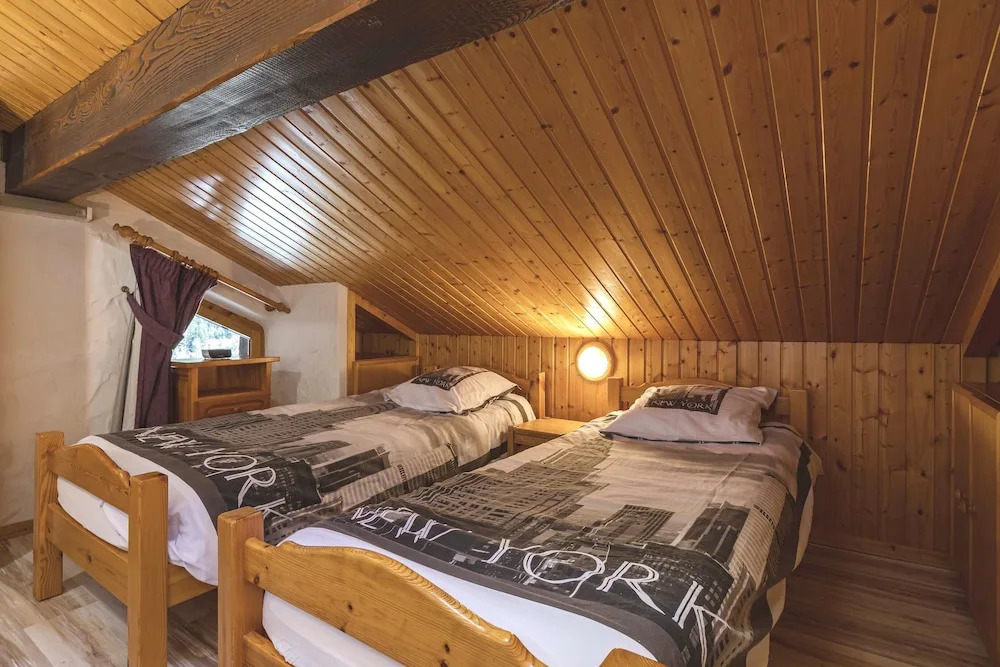Chalet With 3 Bedrooms in Champagny en Vanoise, With Wonderful Mountai