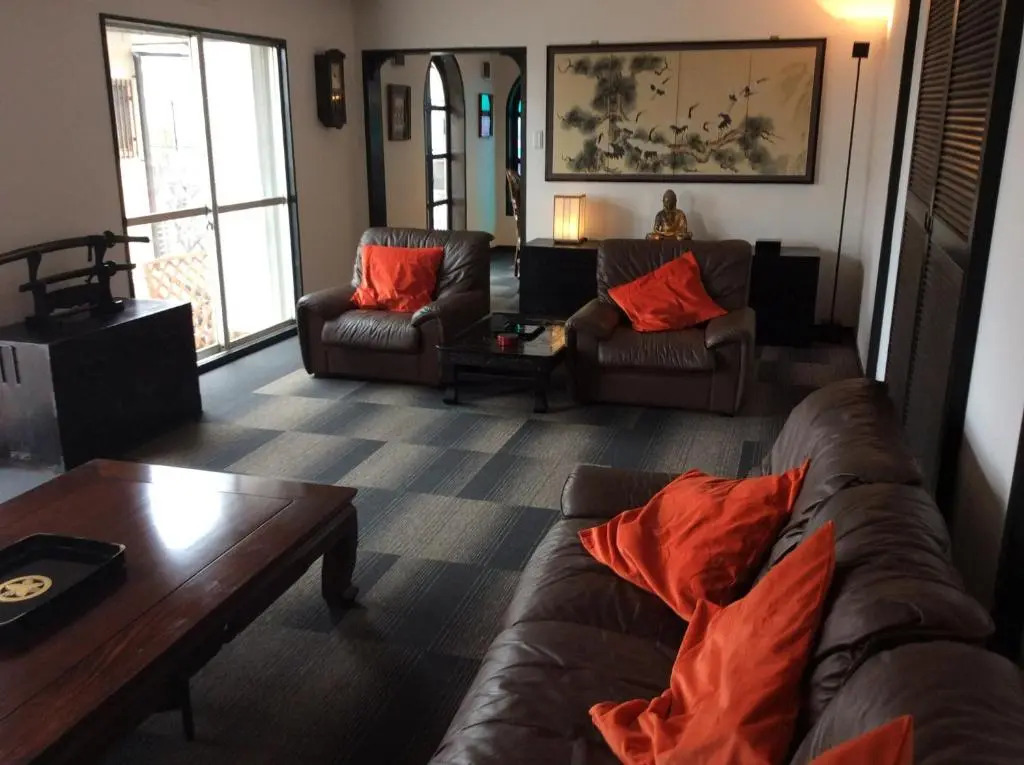 Jonni`s Place