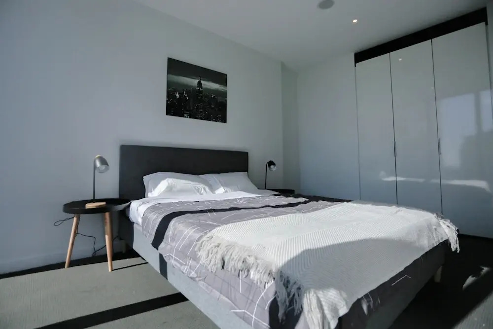 Stunning Newly Furnished 2 Bedrooms Apartment