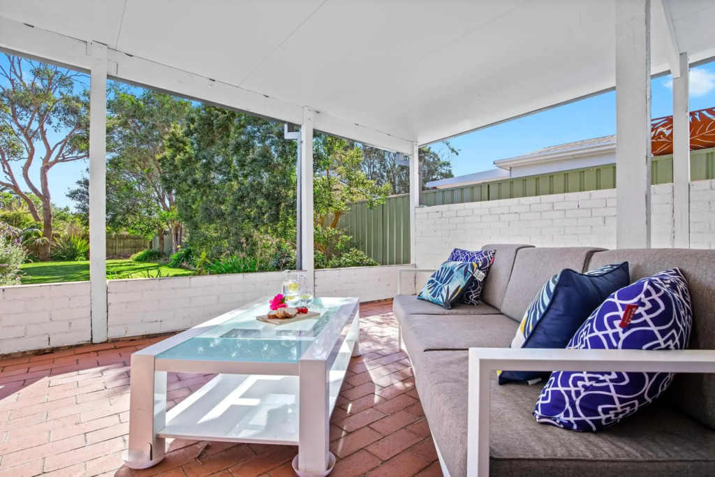 Blue Haze- Pet friendly- Big outdoor living area with a BBQ