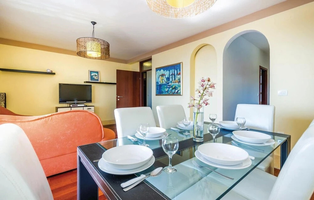 Beautiful Home in Icici With Wifi and 3 Bedrooms