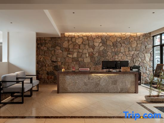 Nayinian Hotel