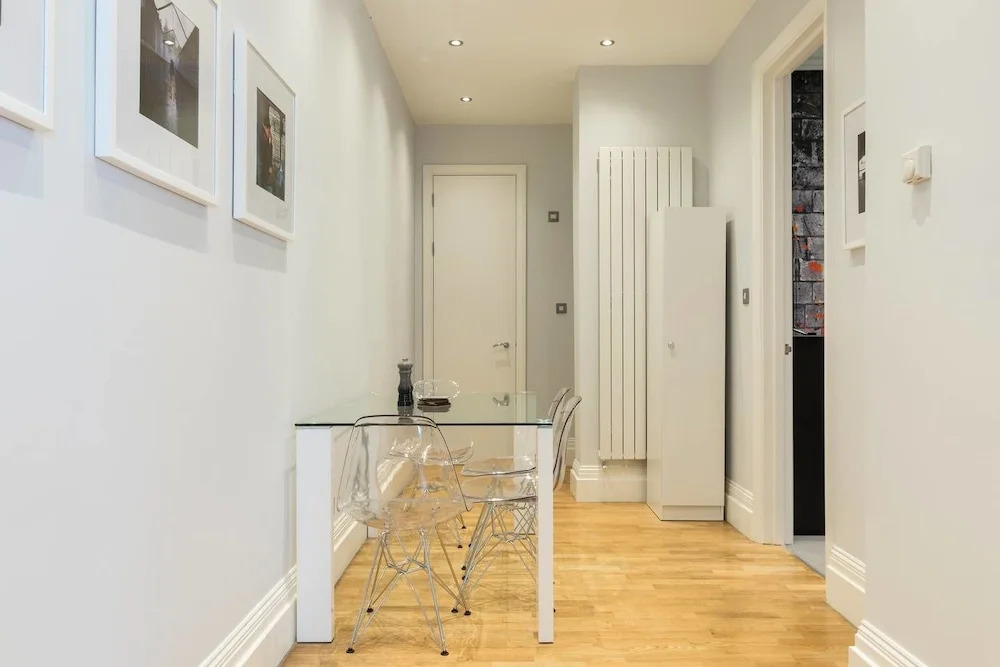 Tastefully Designed & Modern 2bed 2bath w/ Garden