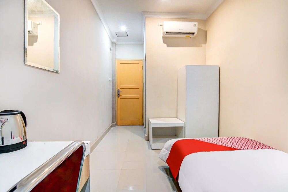 RedDoorz Hotel Baaraka near Living World