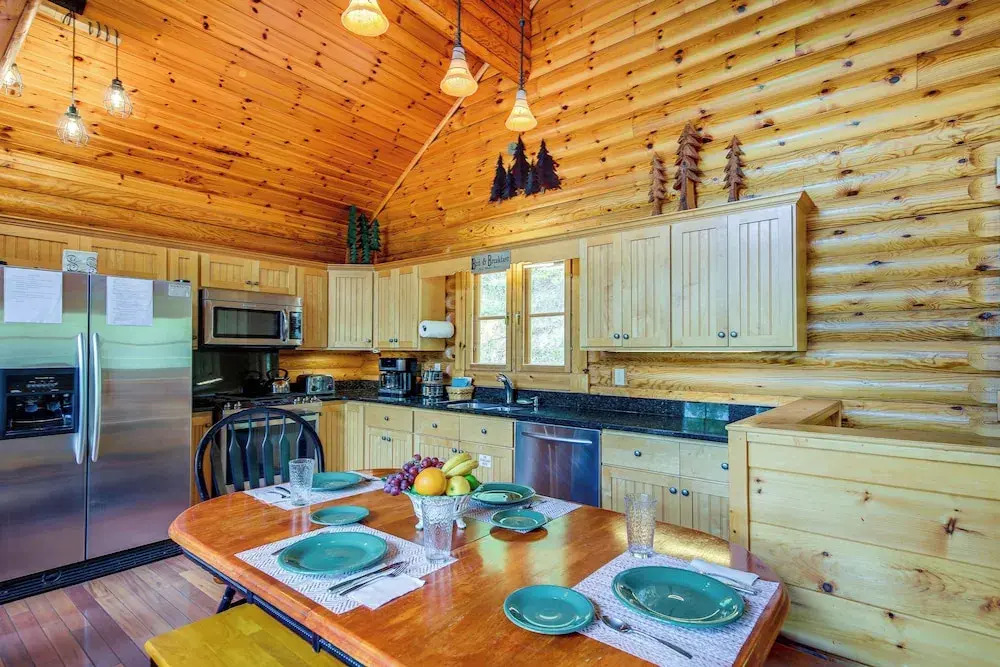 Upscale Mtn-View Smokies Cabin: Hot Tub & Fire Pit