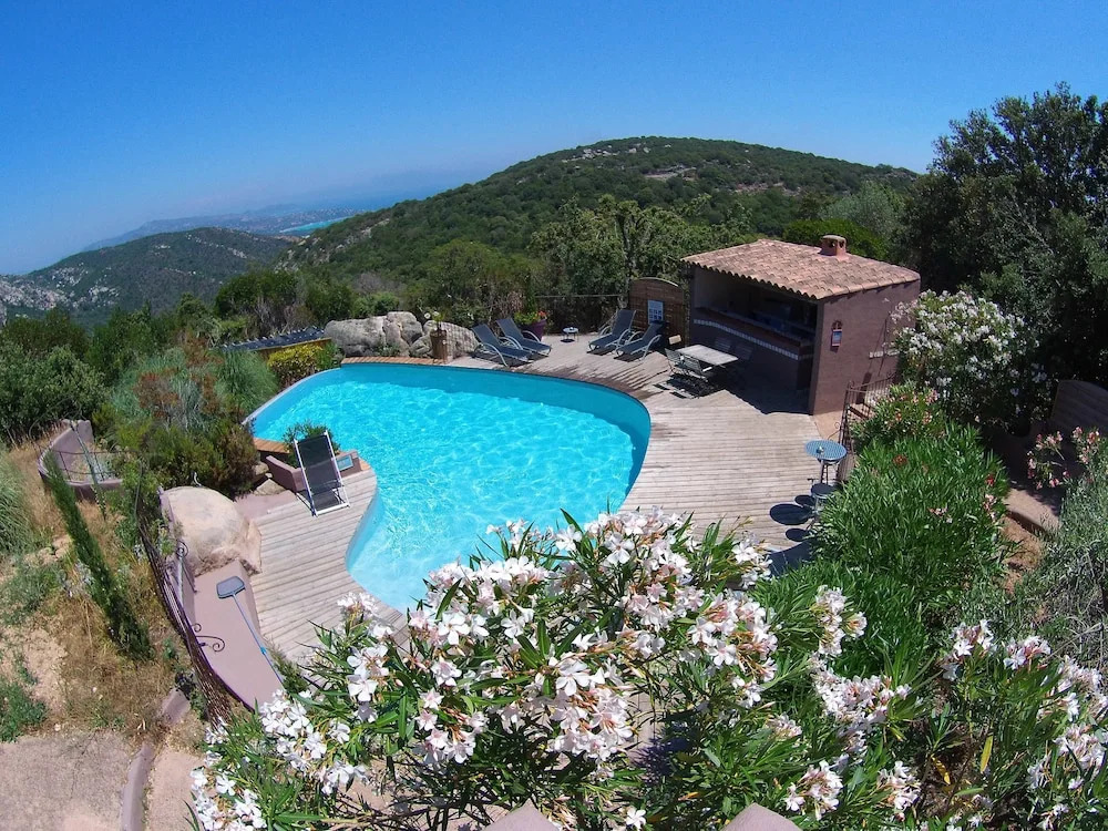 Villa et piscine privée vue mer