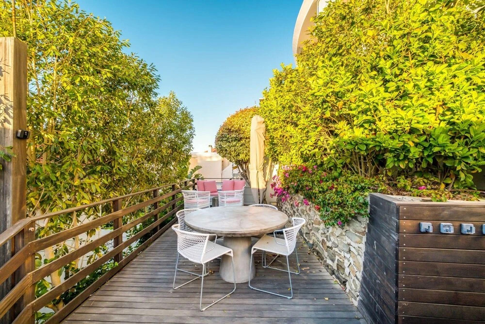 Spacious Penthouse Apartment With Breathtaking Views 3 Degrees North