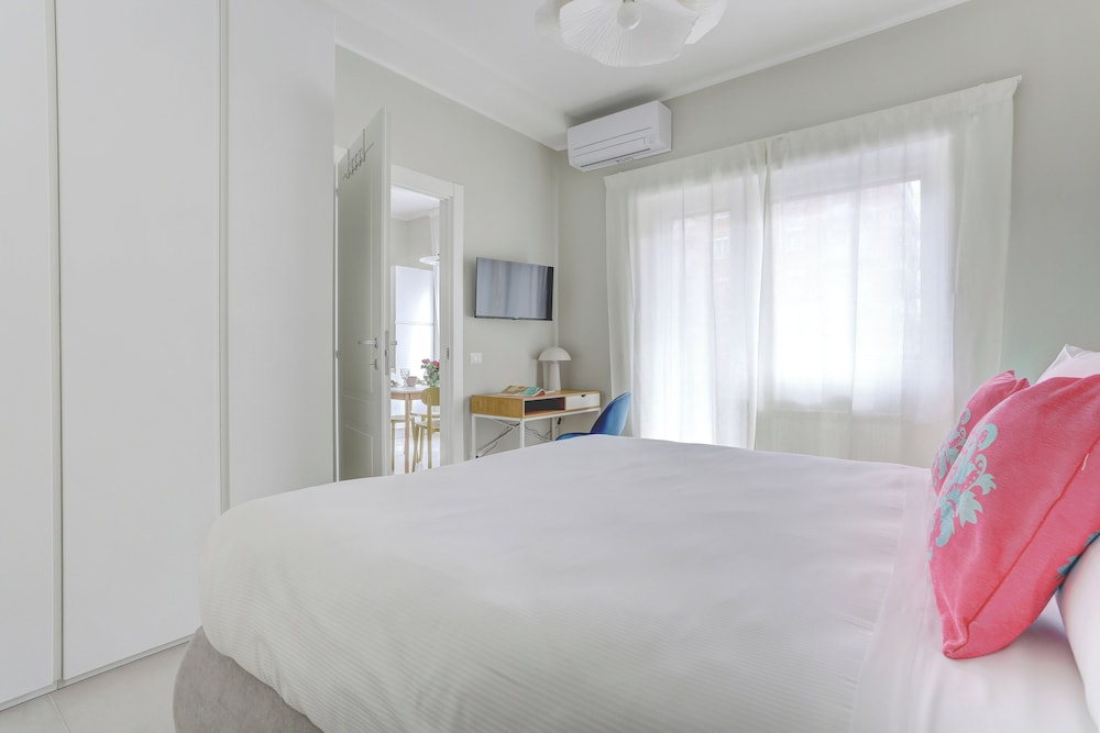 San Giovanni Appia Park Modern Apartment with Balcony Metro A 10 Min City Center