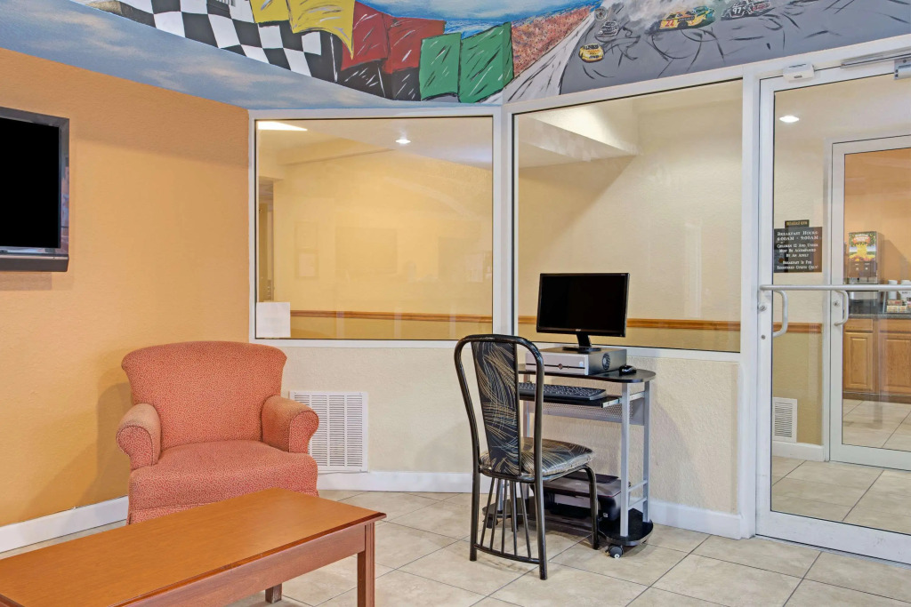 Super 8 by Wyndham Daytona Beach